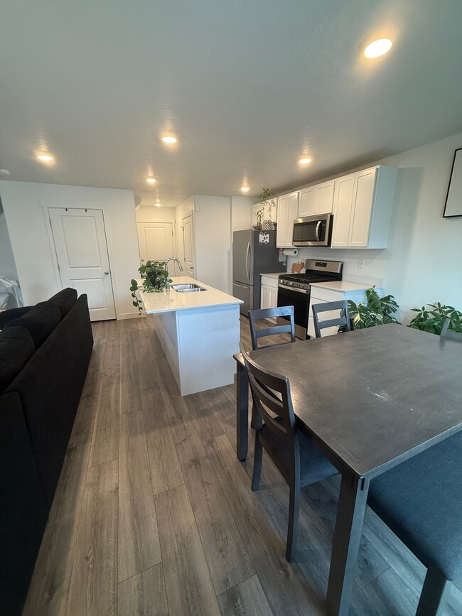Photo - 1045 W Broadleaf Dr