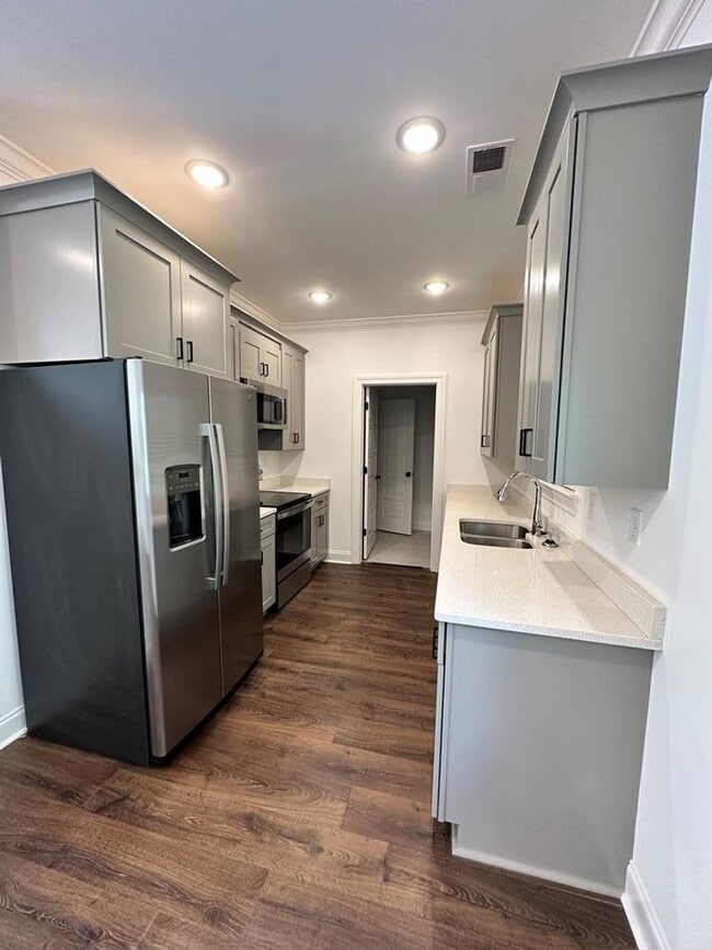 Photo - 3 Bed 3.5 Bath in Desirable Meadow Crest Neighborhood!