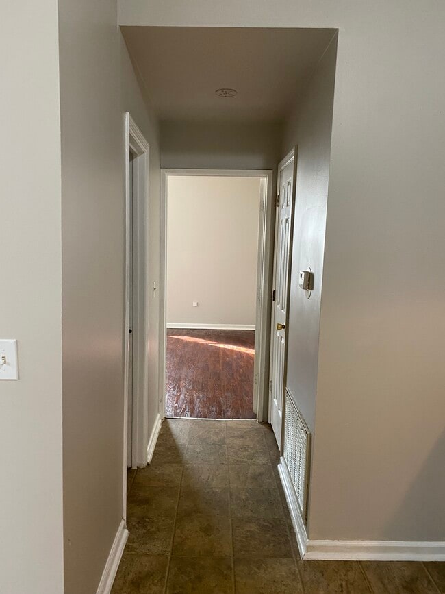 Photo - 6030A Etzel Avenue