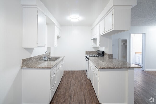 12830 Prairie Ave Hawthorne, CA 90250