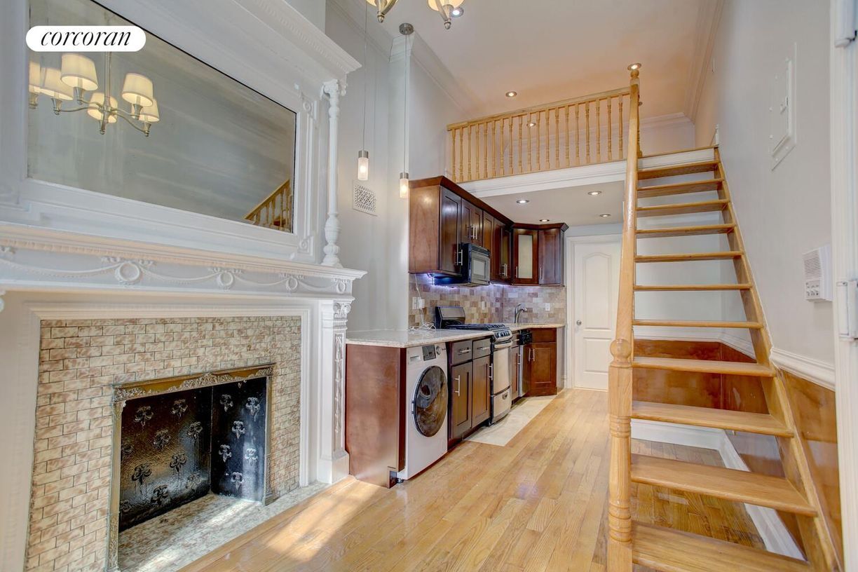 Photo - 47 W 90th St