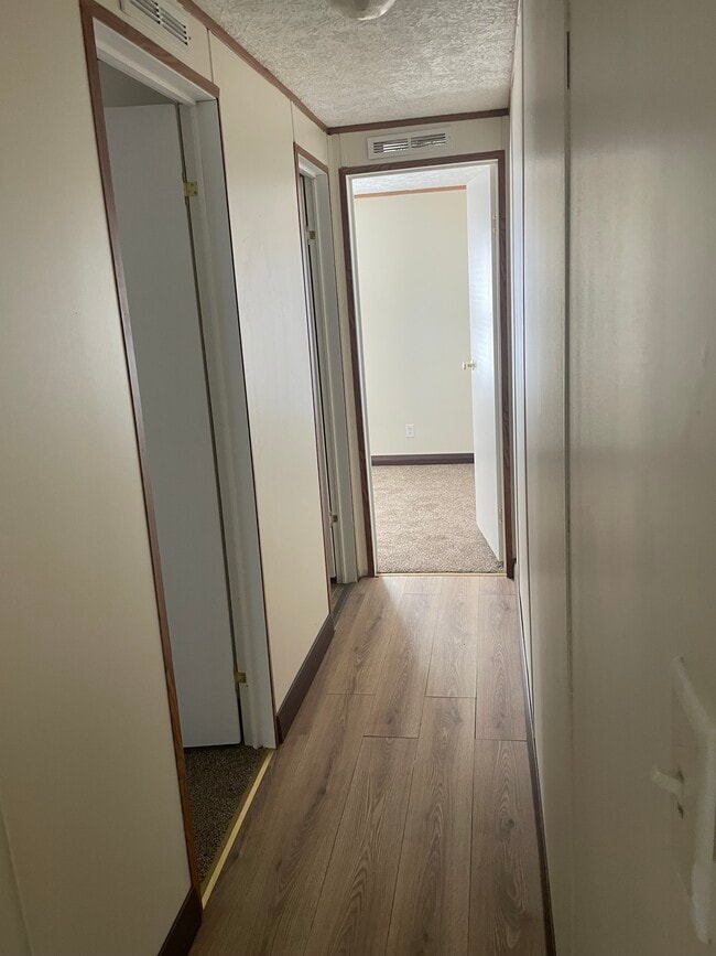 Photo - 302 Lee St