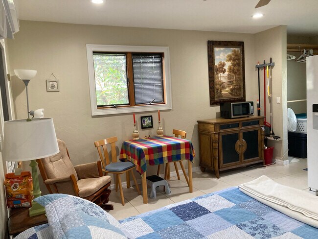 Photo - 203 Esther St