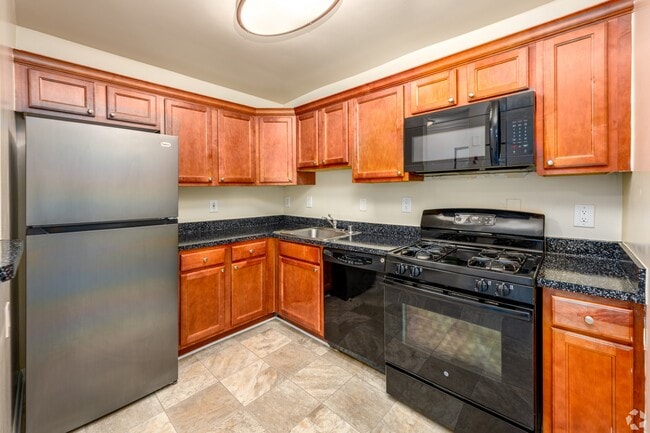 Kitchen - Cameron Pointe Apartments