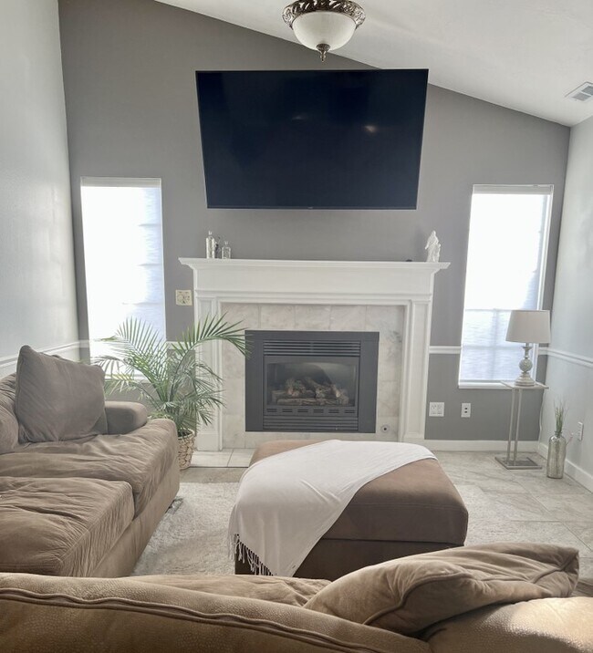 Photo - 1027 S Freedom Blvd