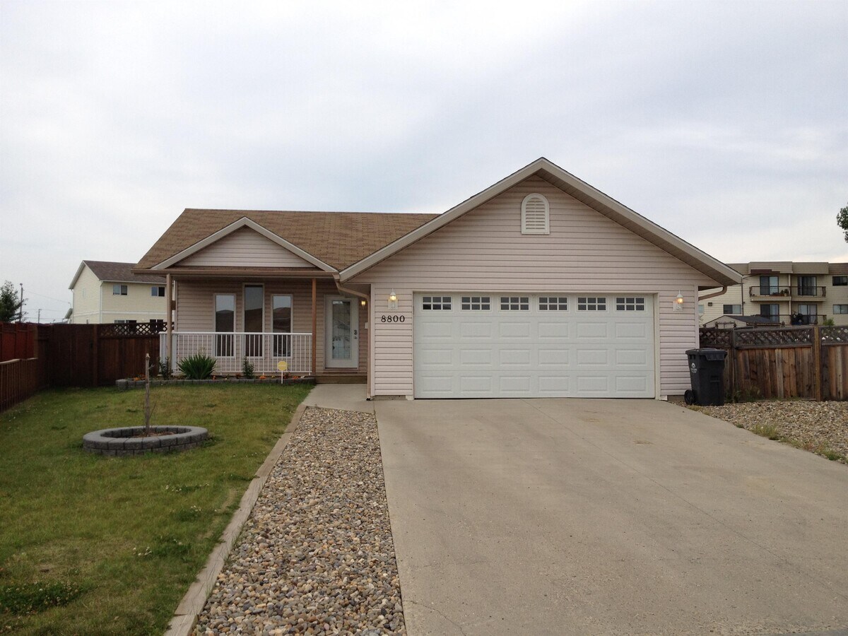 Photo - 8800-8898 98 Ave