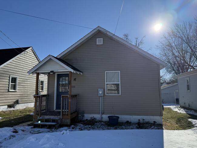 Building Photo - 1013 11th Ave SW