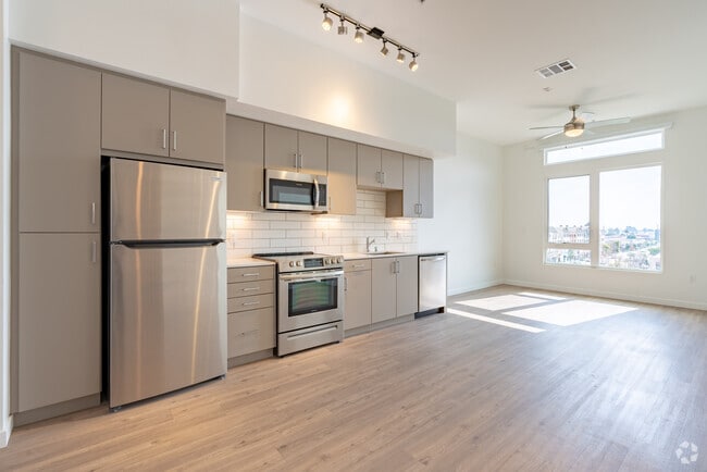 1BR, 1BA - 720SF