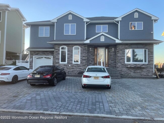 Photo - 3184 Beachview Dr House
