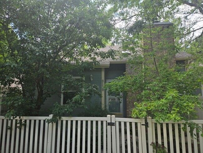 Photo - 3B/3B in The Shores with Finished Basement and 2 Car Garage!