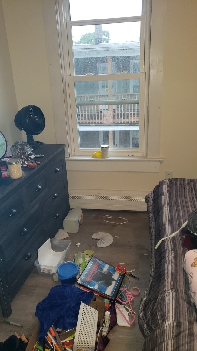 Side bedroom