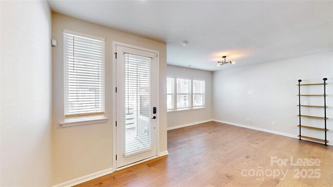 Photo - 509 Myrick Aly