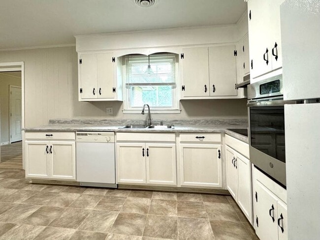 Photo - 868 Watts Dr