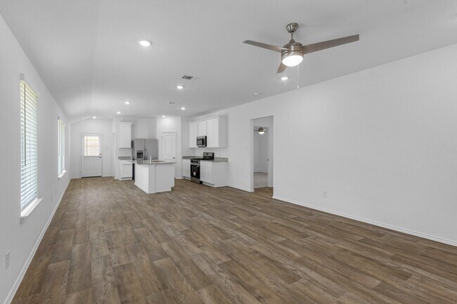 3038 Lake Crest Dr