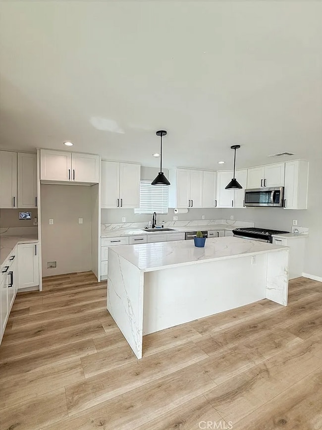 Photo - 10430 Densmore Ave