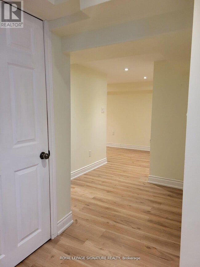 Photo - 42 Ambleside Crescent