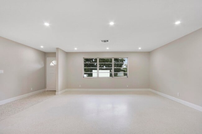 Photo - 732 Pelican Way