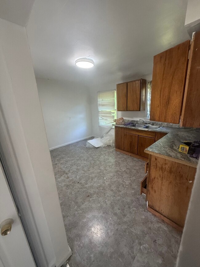 Photo - 5210 DuPont St