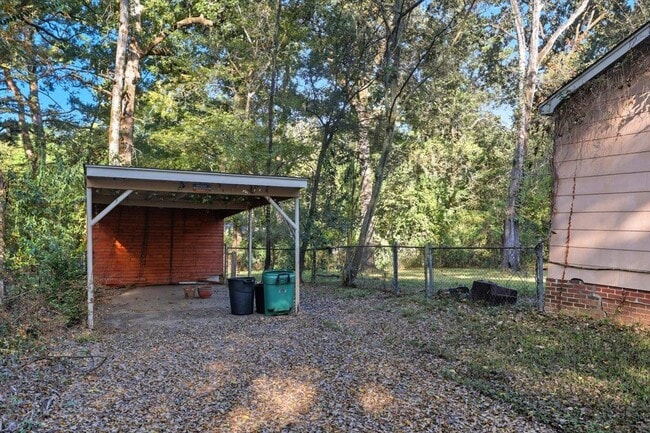 Photo - 211 W Lakeview Dr