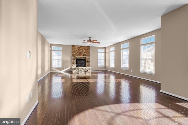 Photo - 206 Markham Ct