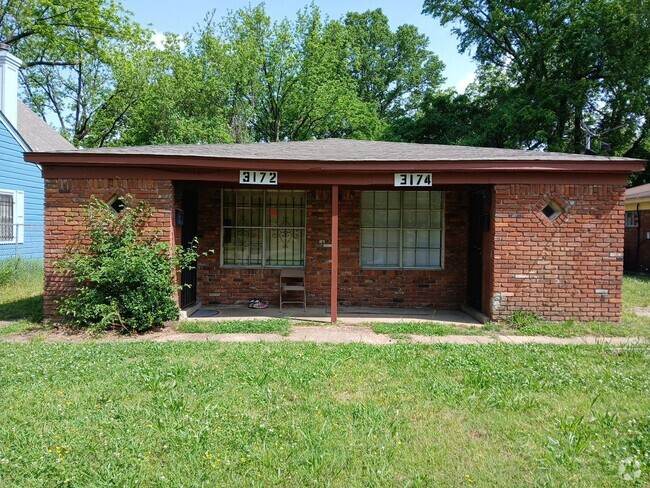 Building Photo - Beautifully Renovated 2 bed 1 bath duplex Rental