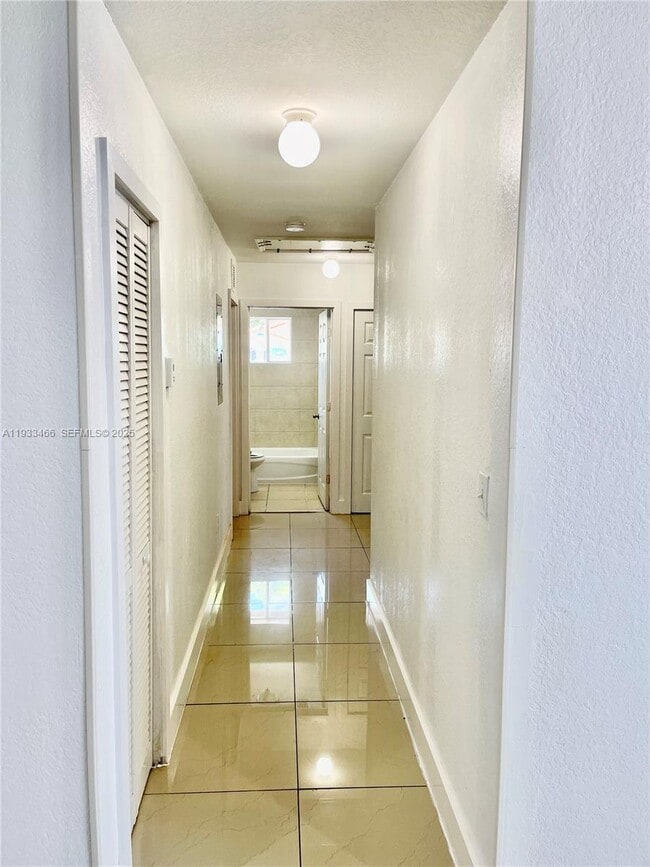 Photo - 5857 NW 13th Ave Unidad .