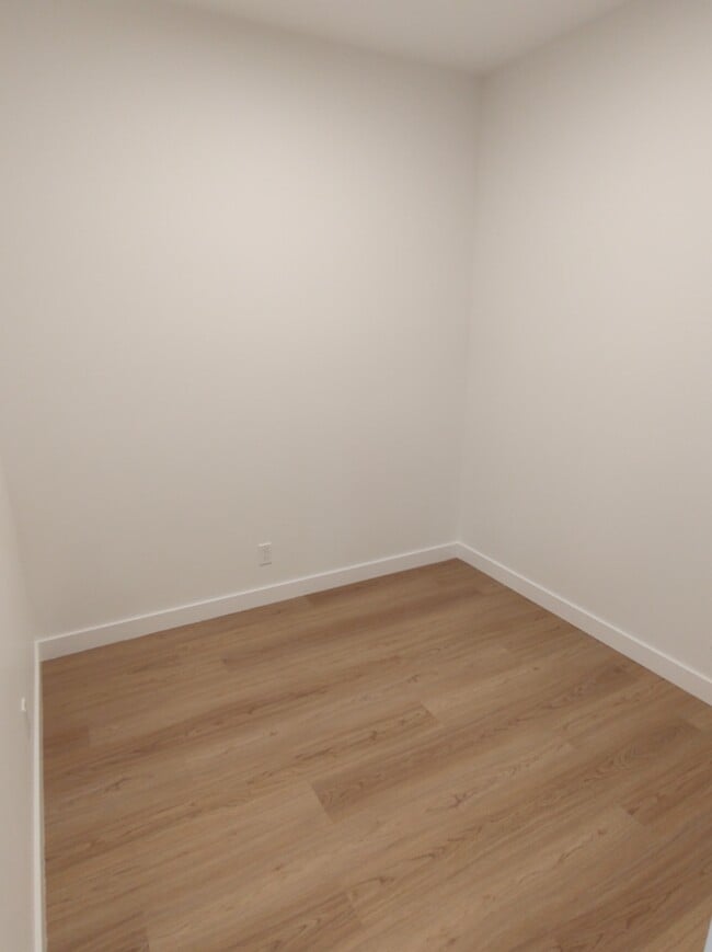 Photo - 1380 Pridham Ave