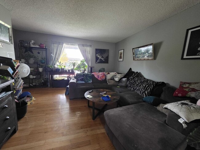 Photo - 745 Selkirk Rd