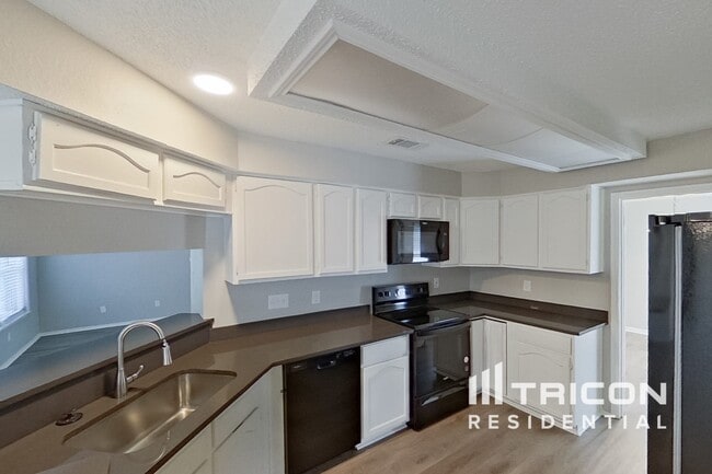 Photo - 1253 Essex Dr