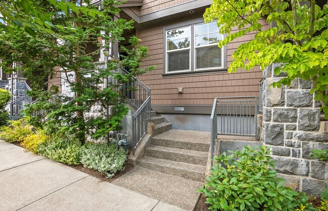 Photo - 619 SW Foresta Ter