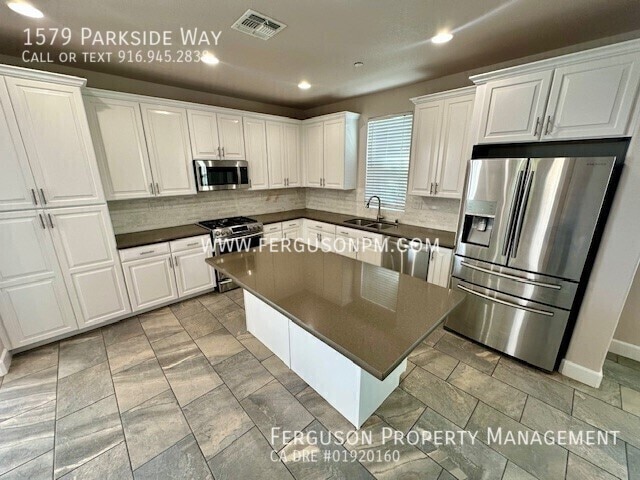 Photo - 1579 Parkside Way
