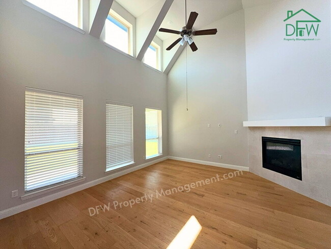Photo - 4BR/3BA, 3,220 Sq Ft - Island Kitchen, Large Fenced Yard, Covered Patio