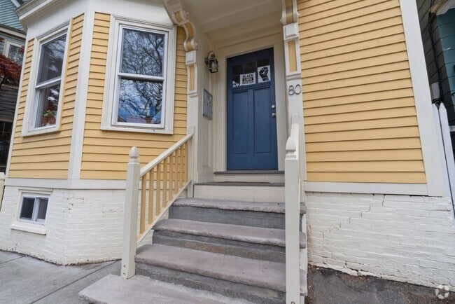 Building Photo - 80 Kinnaird St Unit 1 Rental