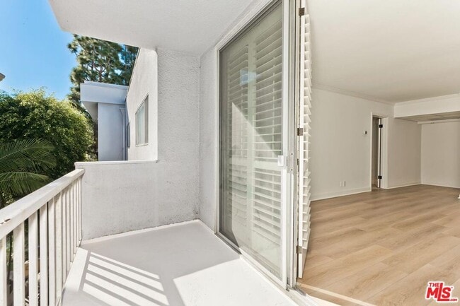 Photo - Spacious 2 bed/2bath newly renovated condo in Westwood- 1275 Sq ft.