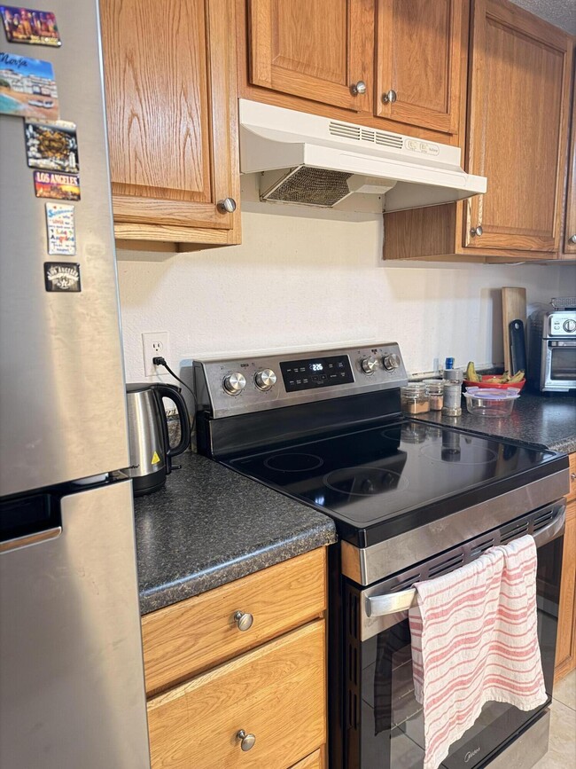 Building Photo - 2800 Somerset Dr Unit 201j
