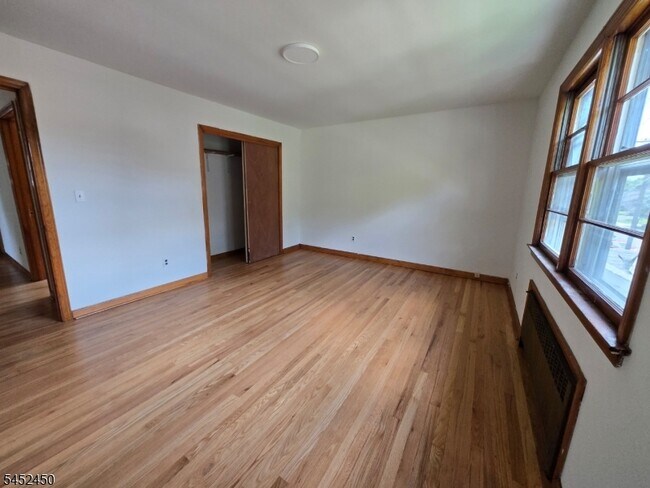 Photo - 384 Delawanna Ave