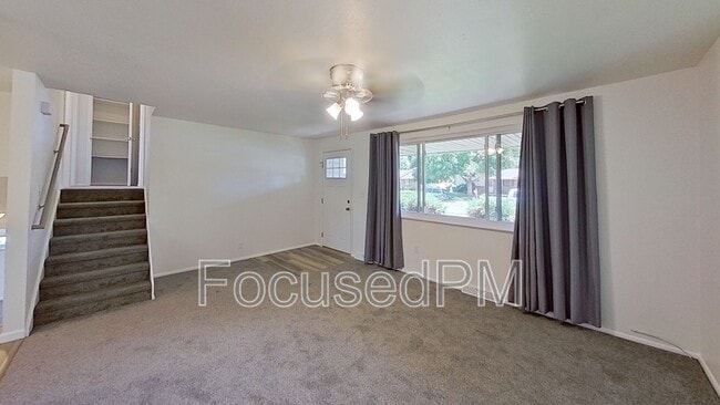 Photo - 4675 Holland St