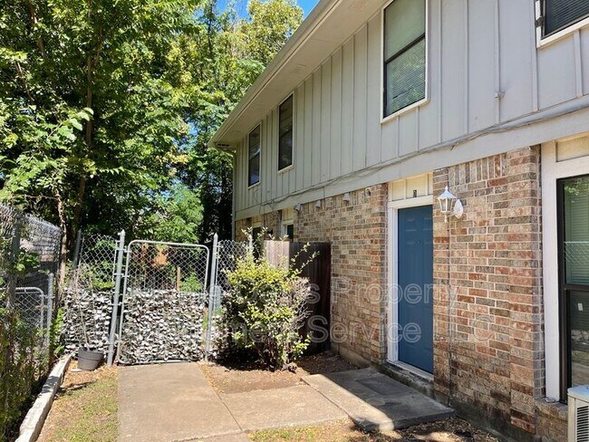 Building Photo - 1312 Southport Dr Unit D Rental