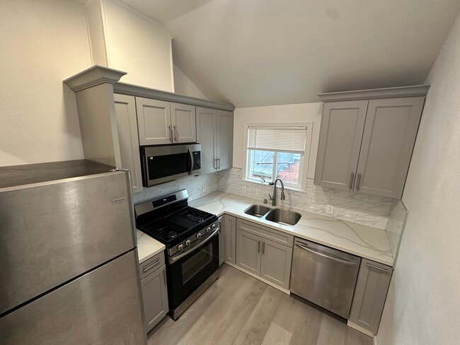 Photo - 875 29th St Unit 877 29th St Oakland CA