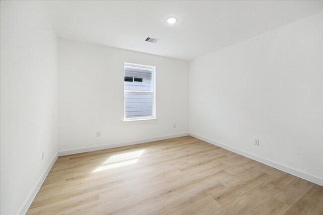 Photo - 7504 Laura Koppe Rd