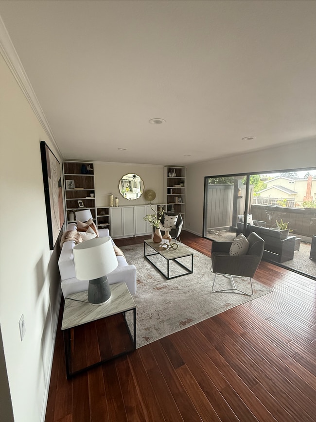 Photo - 3372 La Mesa Dr Unidad 2