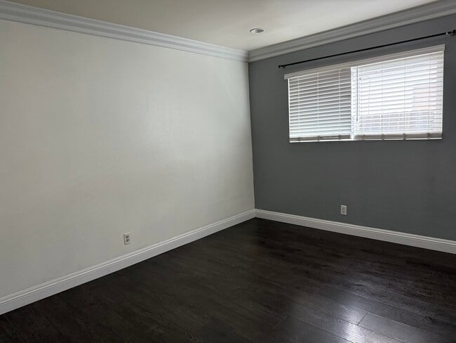 Photo - 2008 E Stearns Ave