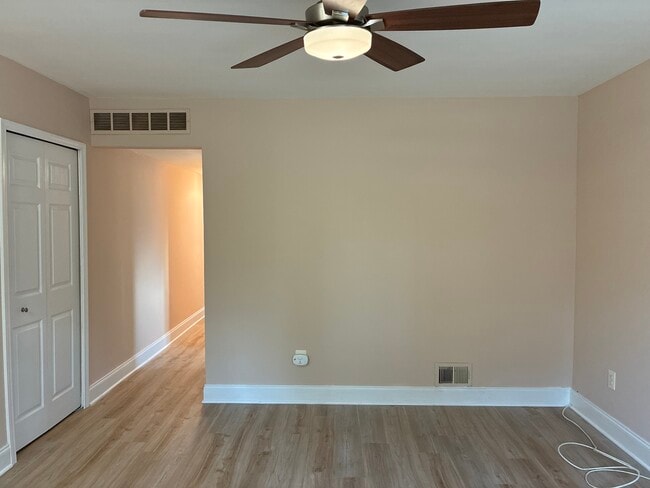 Photo - 8540 Central