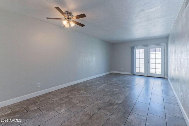 Photo - 936 W Mountain View Rd Unit 11