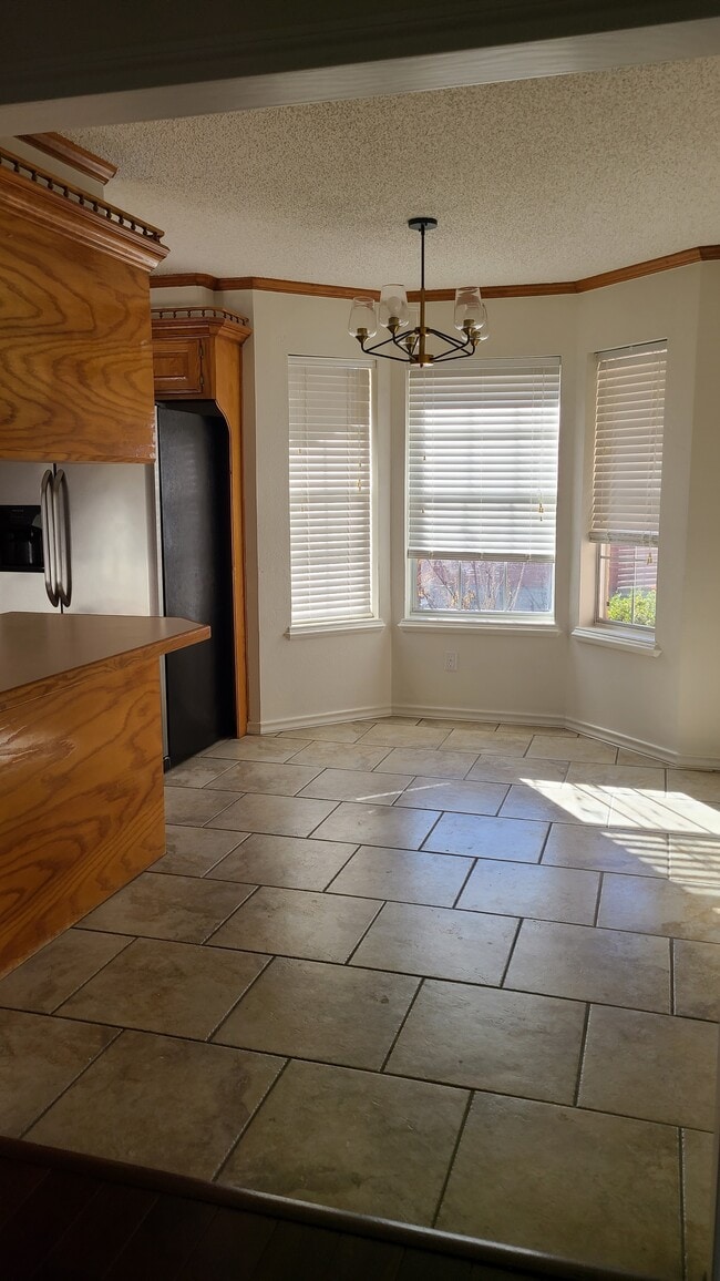9 Heatherwood Dr