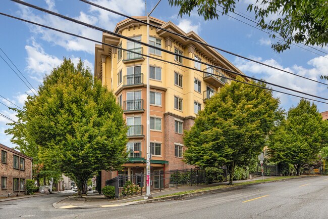 Building Photo - 700 E Denny Way Unit 304 Rental