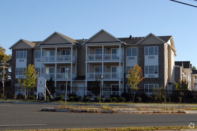 The Cove at Springfield Apartments For Rent in Springfield