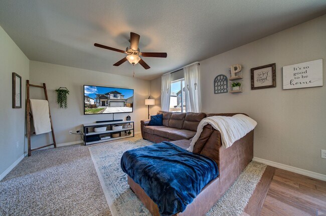 Photo - 3 Bed 3 bath house in Lorson Ranch!