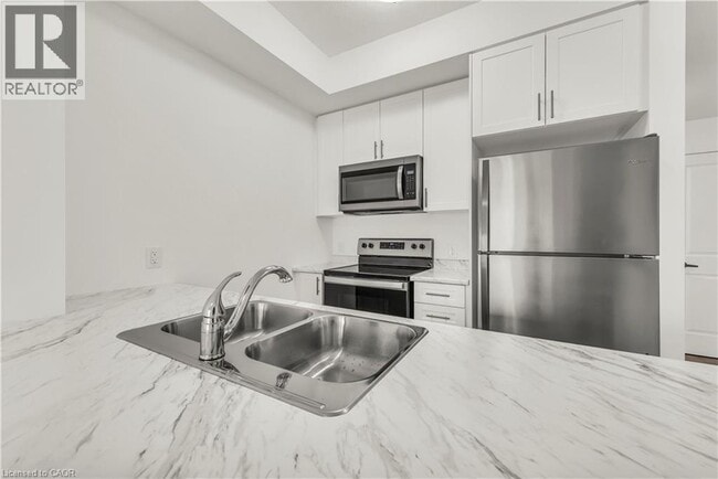 Photo - 460 Dundas St E Unit 809