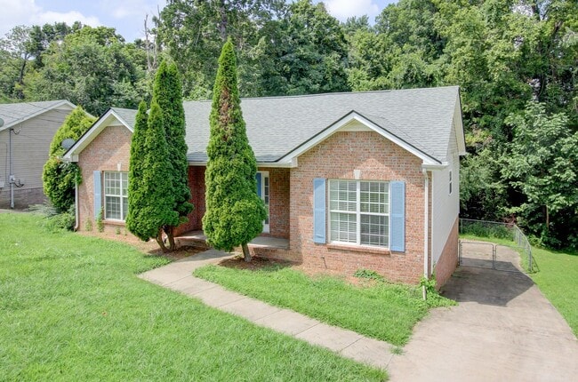 Building Photo - 3 bed 2 bath w sweet basement.  Go Rental